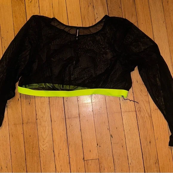 Torrid Black Sheer Mesh Long Sleeve Crop Top Neon Green Hem Size 3 (3X) - Picture 4 of 4